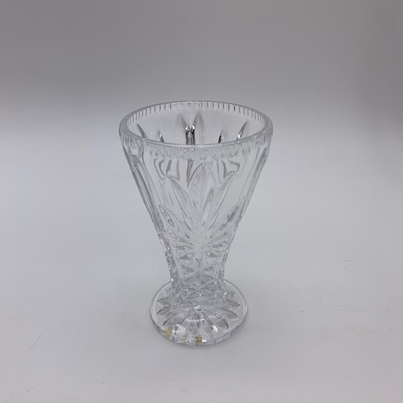 GENUINE 24% LEAD CRYSTAL Small 4” Footed Vase Diamond Point Palm Pattern Germany - Picture 7 of 7